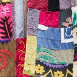 Prendas de moda sostenible y textiles reciclados
